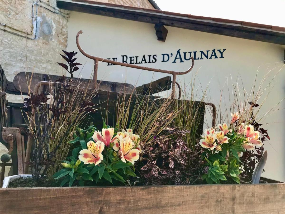 Bed and Breakfast Le Relais D'Aulnay Aulnay  Exterior foto